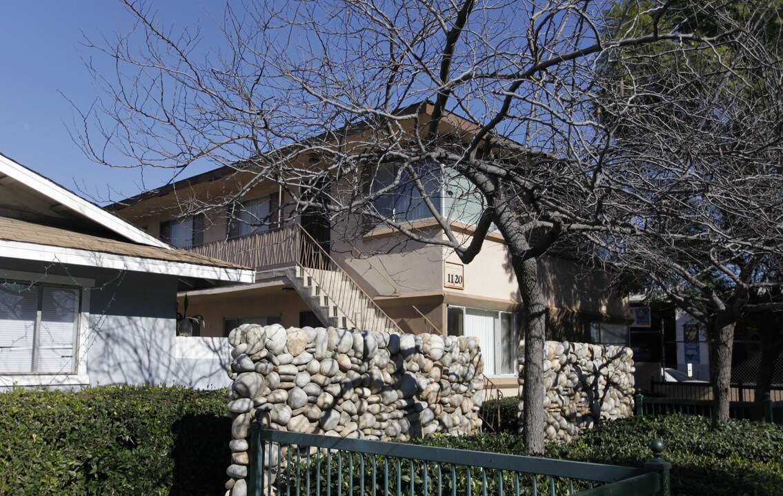 1120 W Stoneridge Ct in Ontario, CA - Building Photo