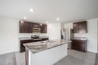 7575 Sail Clover Ln in Zephyrhills, FL - Building Photo - Building Photo