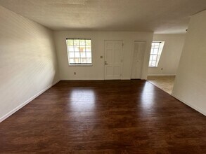 3830 Country Club Rd in Winston-Salem, NC - Building Photo - Building Photo