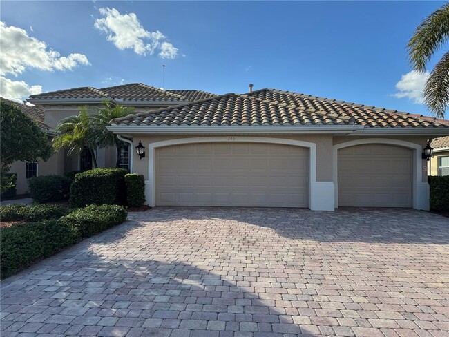 245 Pesaro Dr in Venice, FL - Building Photo - Building Photo