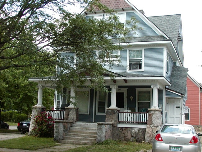 722 W Vine St, Unit 2 in Kalamazoo, MI - Building Photo - Building Photo