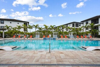 The Edge at Fort Myers in Ft. Myers, FL - Foto de edificio - Building Photo