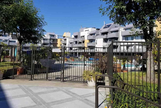 property at 7 Embarcadero W