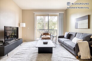 8700 Pershing Dr in Los Angeles, CA - Building Photo