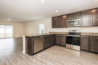 885 Youngreen Dr, Unit D1 in Ft. Myers, FL - Foto de edificio - Building Photo