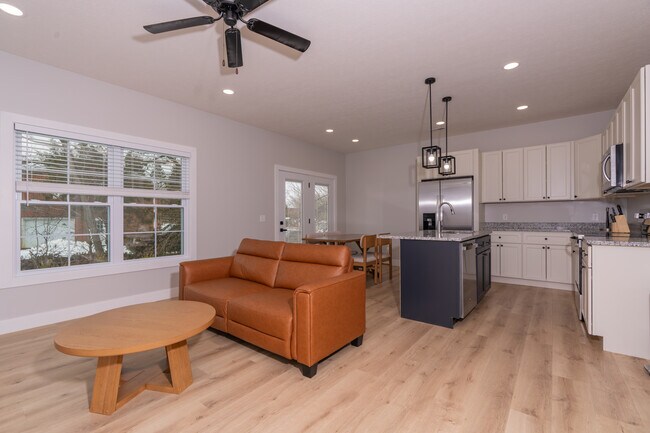 Ridge Pointe Duplexes in Elizabethtown, KY - Building Photo - Interior Photo