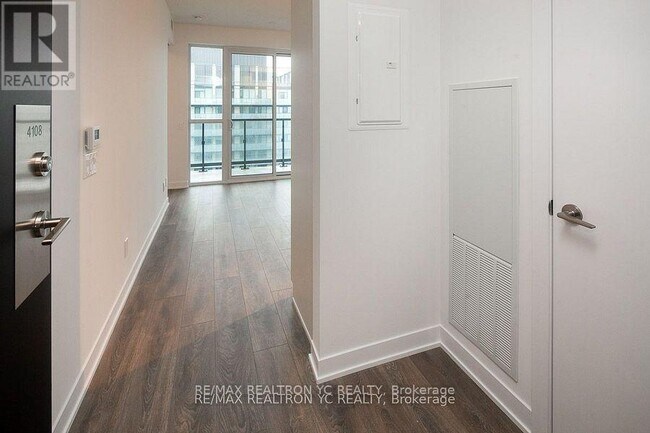 87-4187 Peter St in Toronto, ON - Building Photo - Building Photo