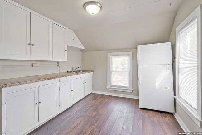 property at 725 E Main St