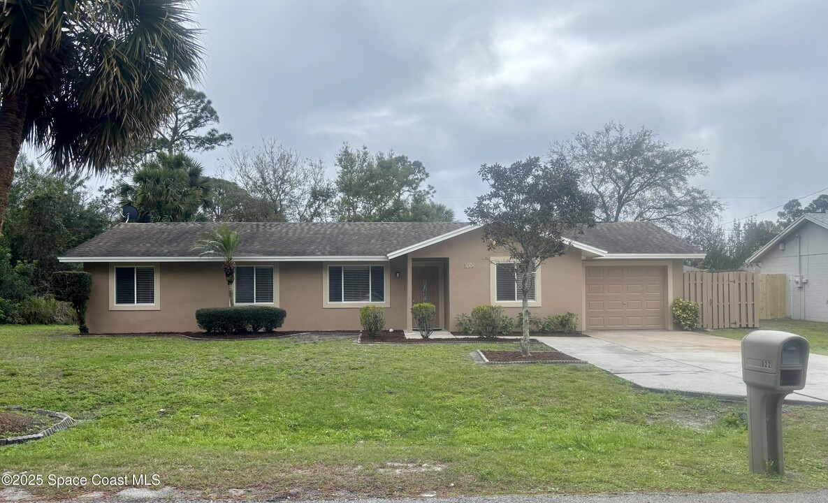 122 Anderson Ave NE in Palm Bay, FL - Building Photo