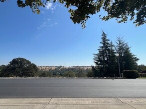 4186 Tahoe Vista Dr in Rocklin, CA - Foto de edificio - Building Photo