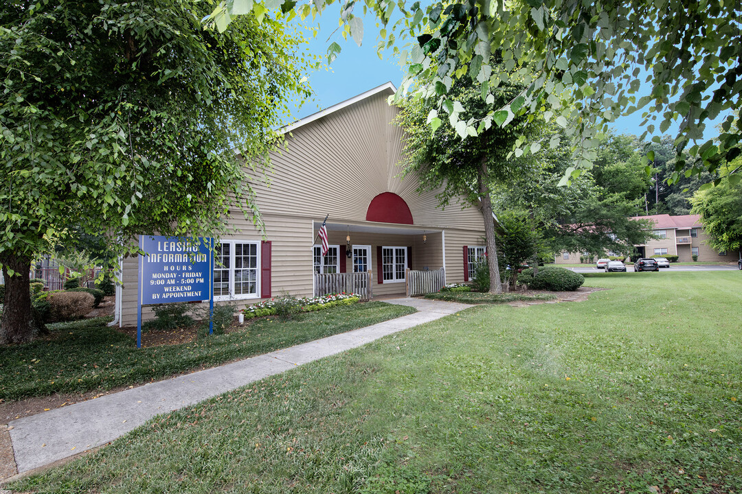 Park Crest Apartments in Athens, TN - Building Photo