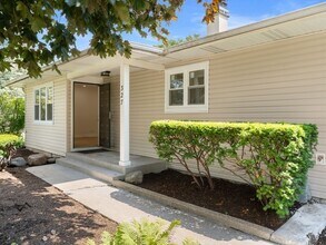 327 Marion Ct in Wheeling, IL - Building Photo - Building Photo