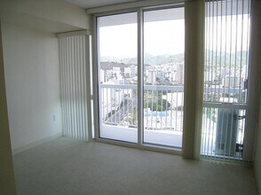 909 Kapiolani Blvd, Unit 909 Kapiolani #2708 in Honolulu, HI - Foto de edificio - Building Photo