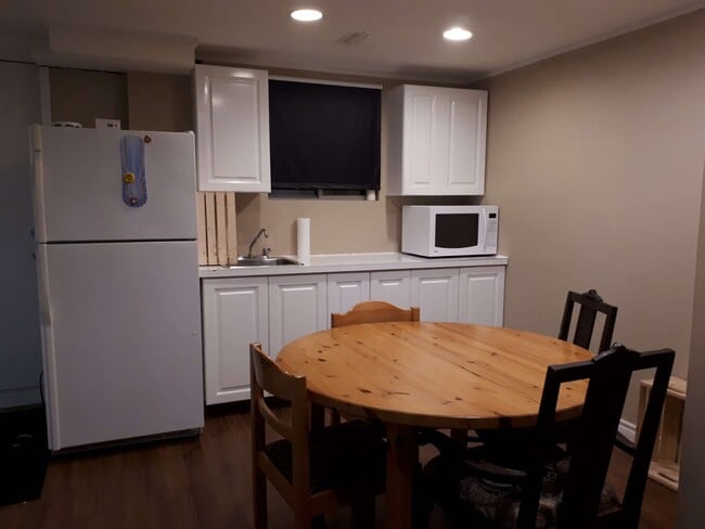 430 Pioneer Dr in Kitchener, ON - Building Photo - Building Photo