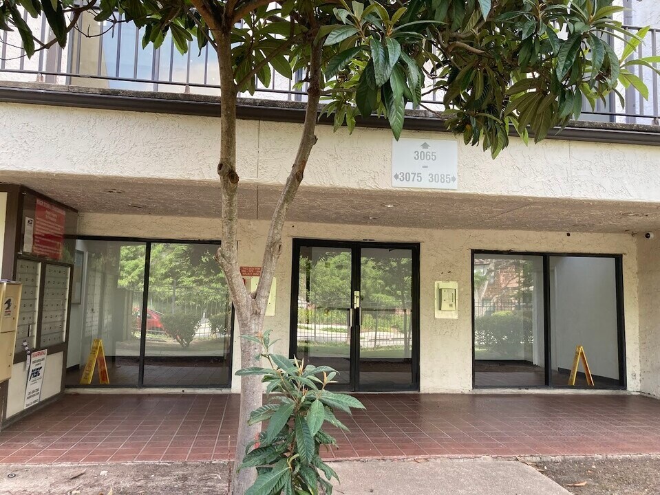 3075 Walnut Bend Ln in Houston, TX - Building Photo