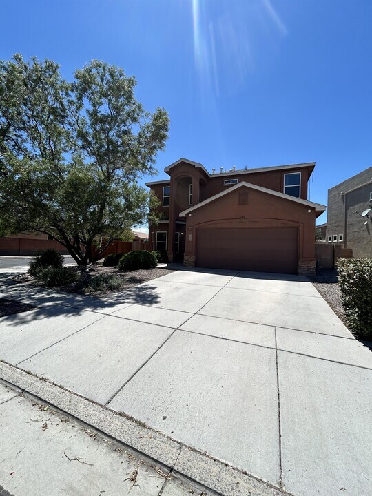 835 Kipuka Dr NW in Albuquerque, NM - Building Photo