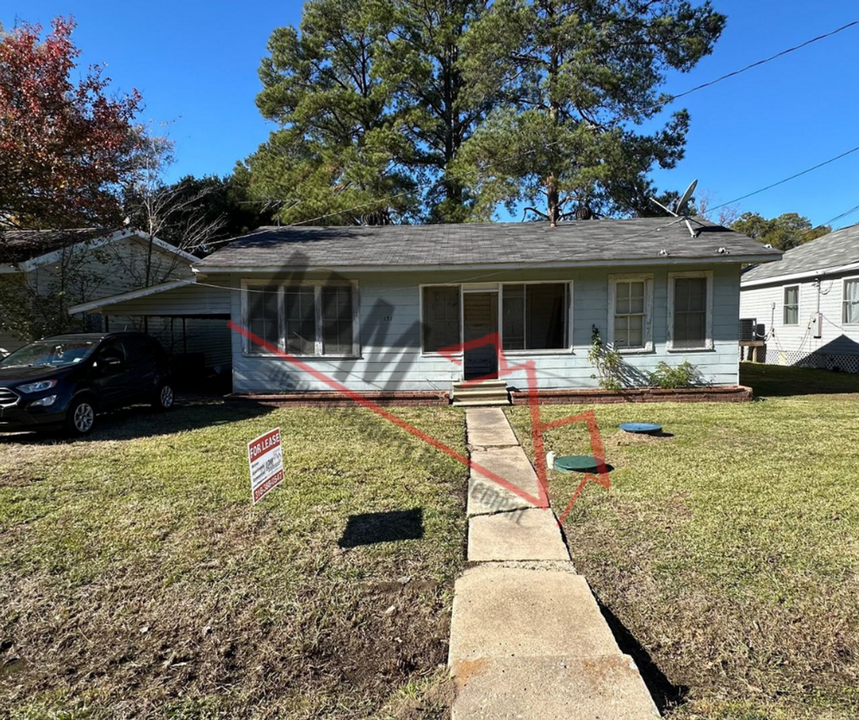 131 LA-136 in Sterlington, LA - Foto de edificio