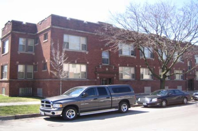 8000 S Ada St in Chicago, IL - Foto de edificio - Building Photo