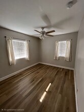 7516 Whitaker Ave in Los Angeles, CA - Foto de edificio - Building Photo