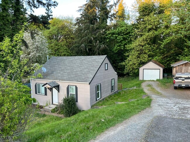 1329 Sherman Ave in Port Orchard, WA - Building Photo - Building Photo