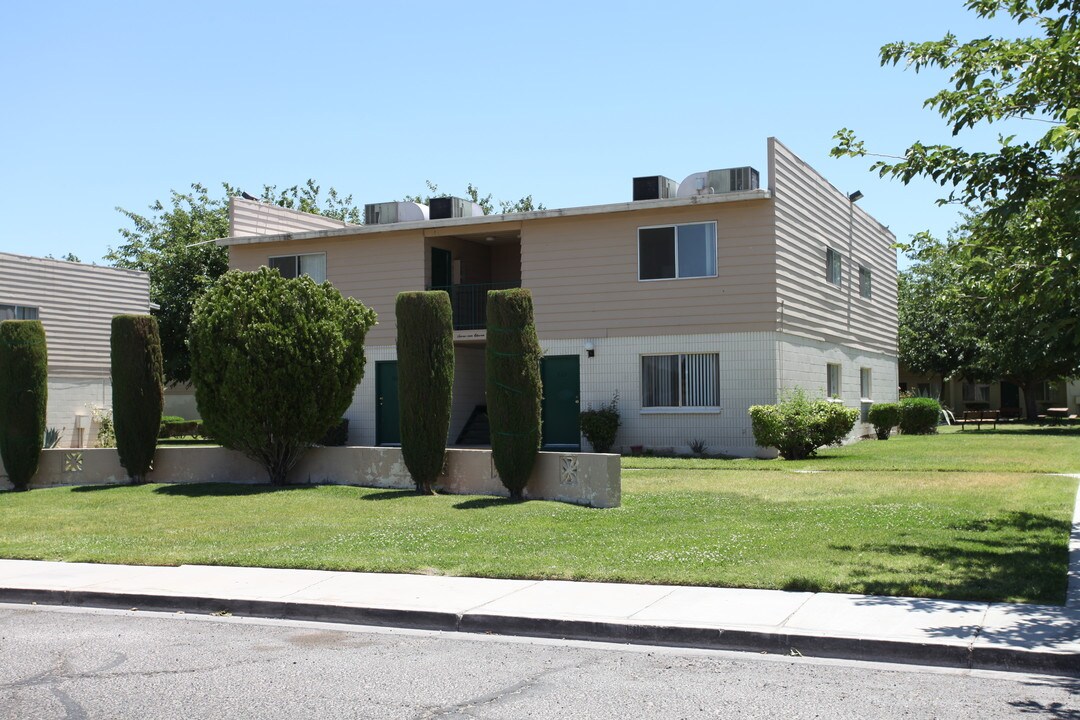 Spencer Street Manor in Las Vegas, NV - Building Photo