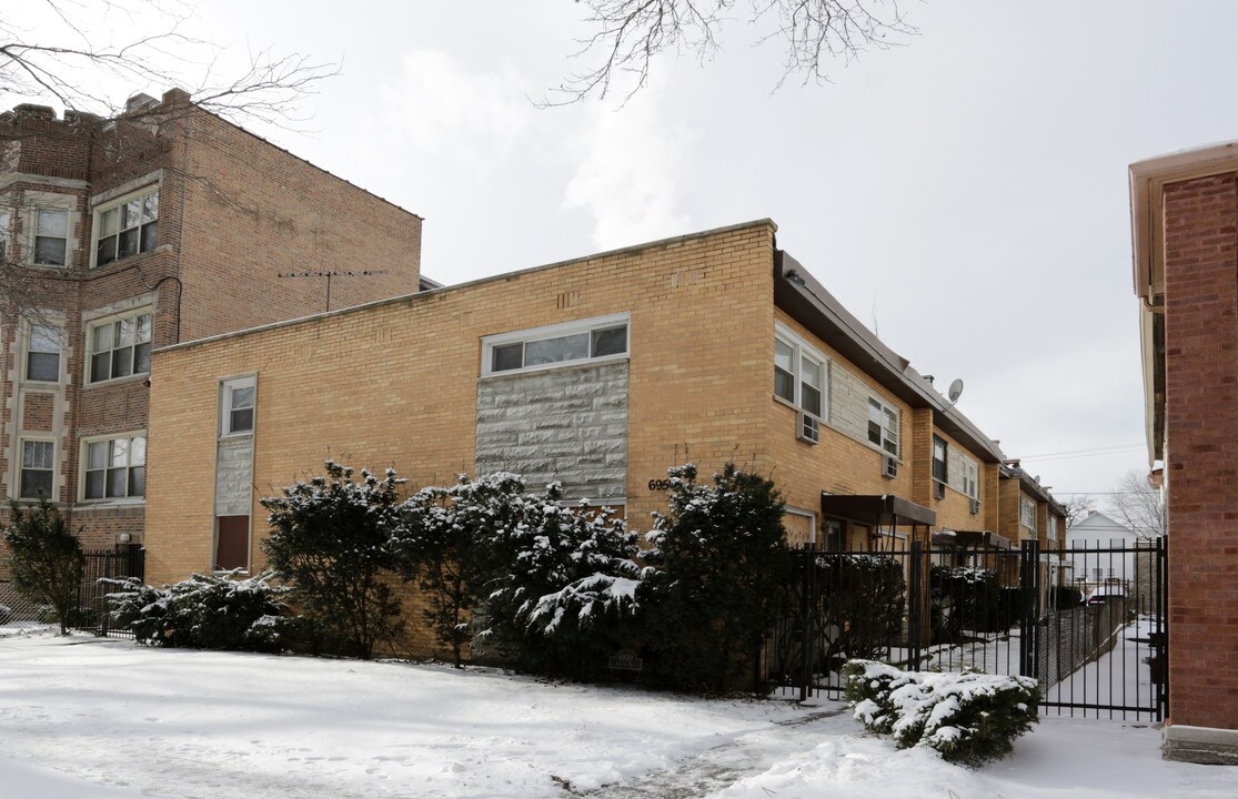 6950 S Cregier Ave in Chicago, IL - Building Photo