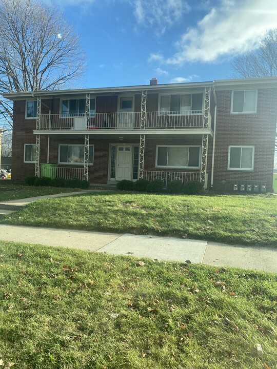 611 E Monroe Ave, Unit 3 in Hartford, WI - Foto de edificio