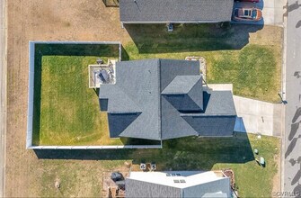 3913 Lighthouse Ln in Hopewell, VA - Foto de edificio - Building Photo