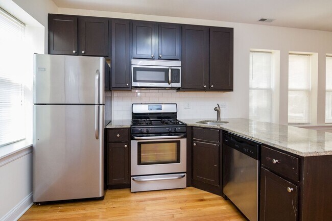 6446 N Seeley Ave in Chicago, IL - Building Photo - Building Photo