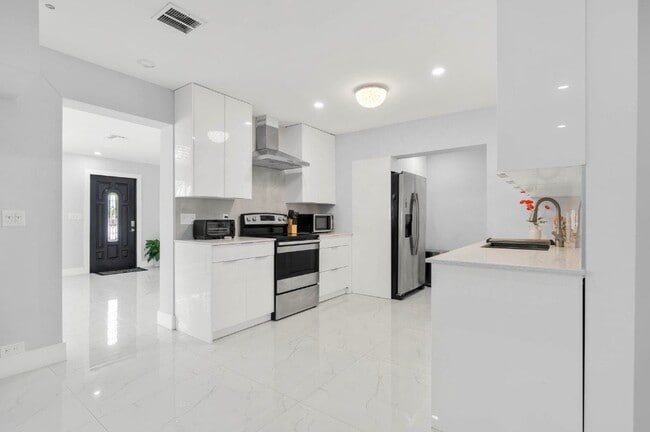 255 Glouchester St in Boca Raton, FL - Foto de edificio - Building Photo