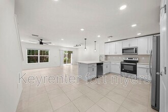 15100 Caspian Tern Ct in North Fort Myers, FL - Building Photo - Building Photo
