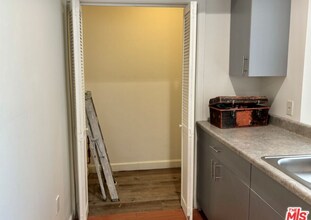 1412 S Sherbourne Dr in Los Angeles, CA - Building Photo - Building Photo