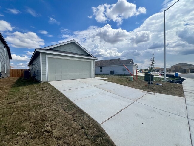 9183 Trails End in Seguin, TX - Building Photo - Building Photo