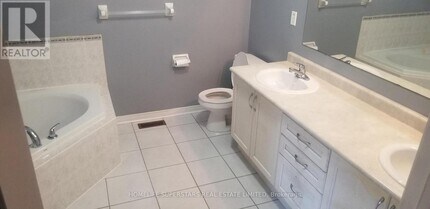 13 Grover Rd in Brampton, ON - Building Photo - Building Photo