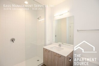 3420 N Lincoln Ave, Unit 203 in Chicago, IL - Building Photo - Building Photo