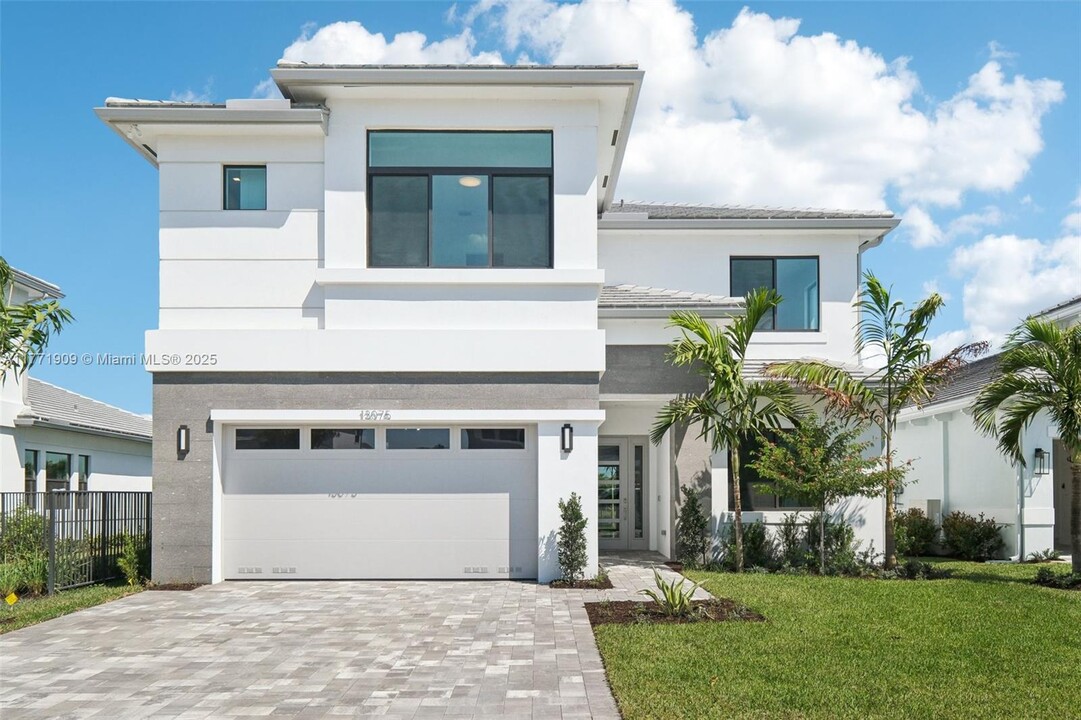 13075 Feathering Wy in Palm Beach Gardens, FL - Building Photo