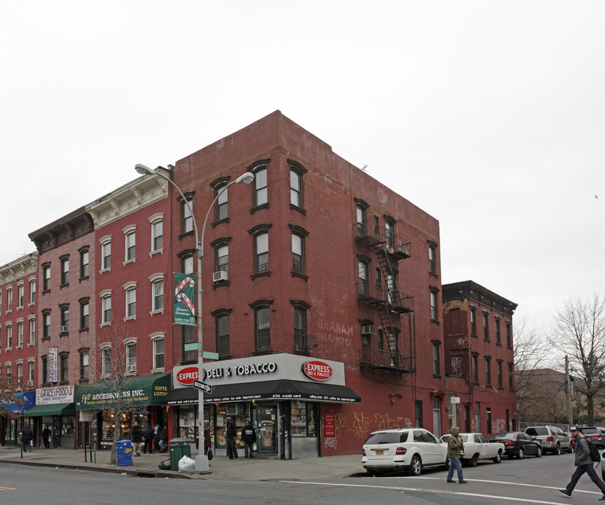 132 Graham Ave in Brooklyn, NY - Foto de edificio