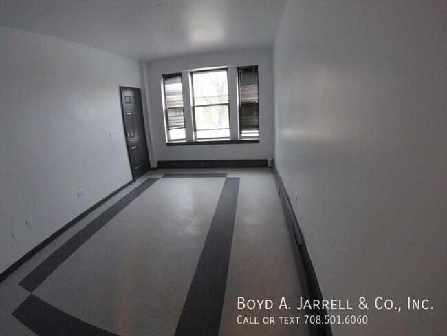 6052 S Michigan Ave in Chicago, IL - Building Photo - Building Photo
