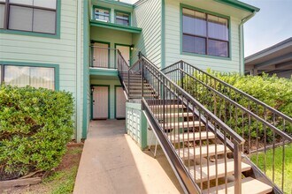 7041 Kingston Cove Ln in Willis, TX - Foto de edificio - Building Photo