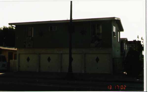 437 Redondo Ave in Long Beach, CA - Building Photo - Building Photo