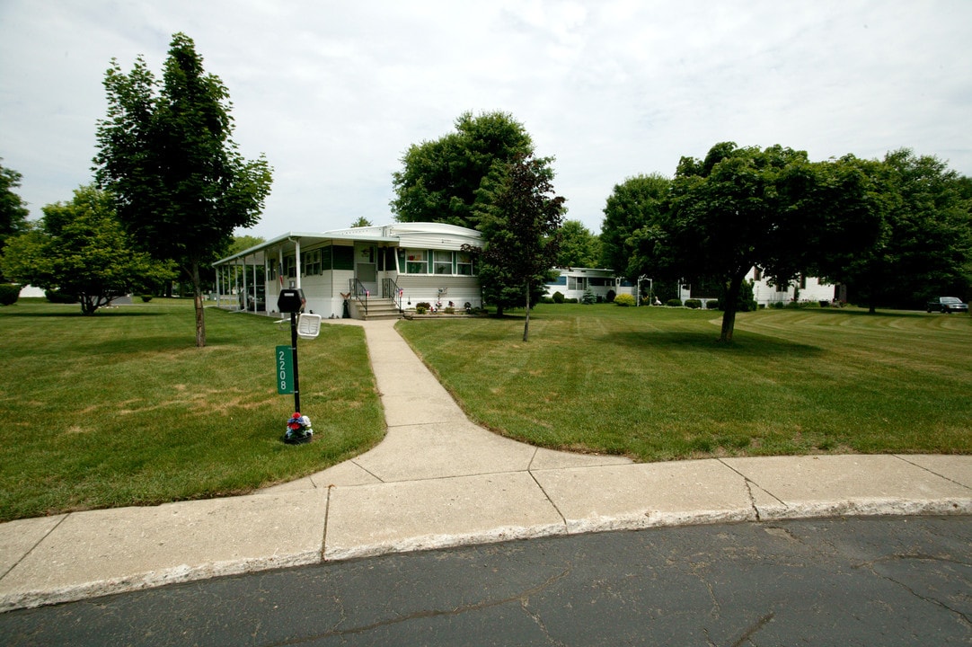 Country Acres Village in Kalamazoo, MI - Foto de edificio