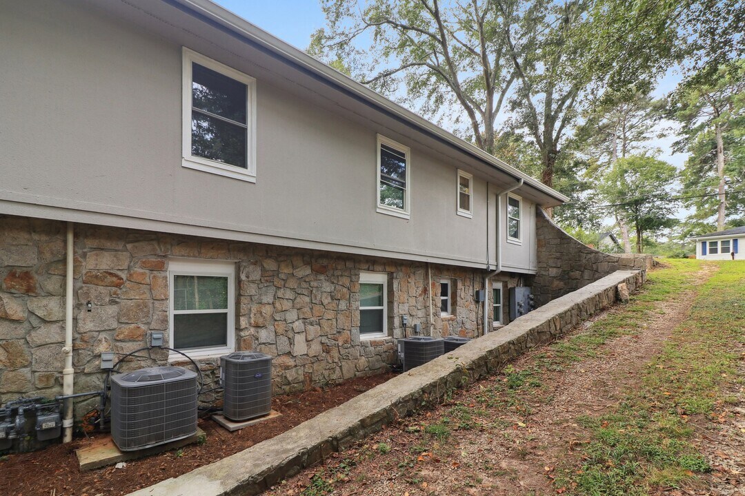 723 Ford Pl, Unit B in Scottdale, GA - Building Photo