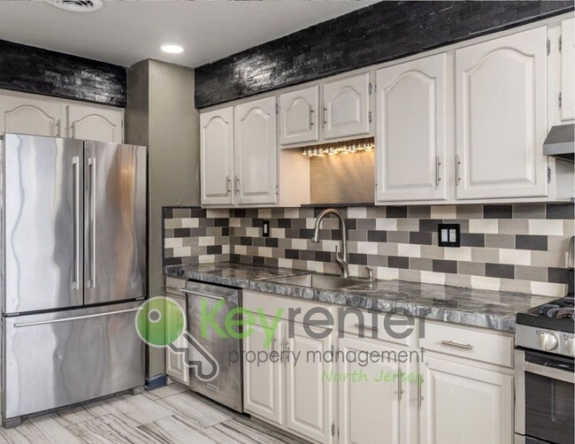 11 Ross Rd in Wallington, NJ - Building Photo - Building Photo