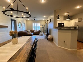 4685 Apulia Dr, Unit 201 in North Las Vegas, NV - Foto de edificio - Building Photo