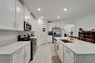 31451 Moniker Mast Ln in San Antonio, FL - Foto de edificio - Building Photo