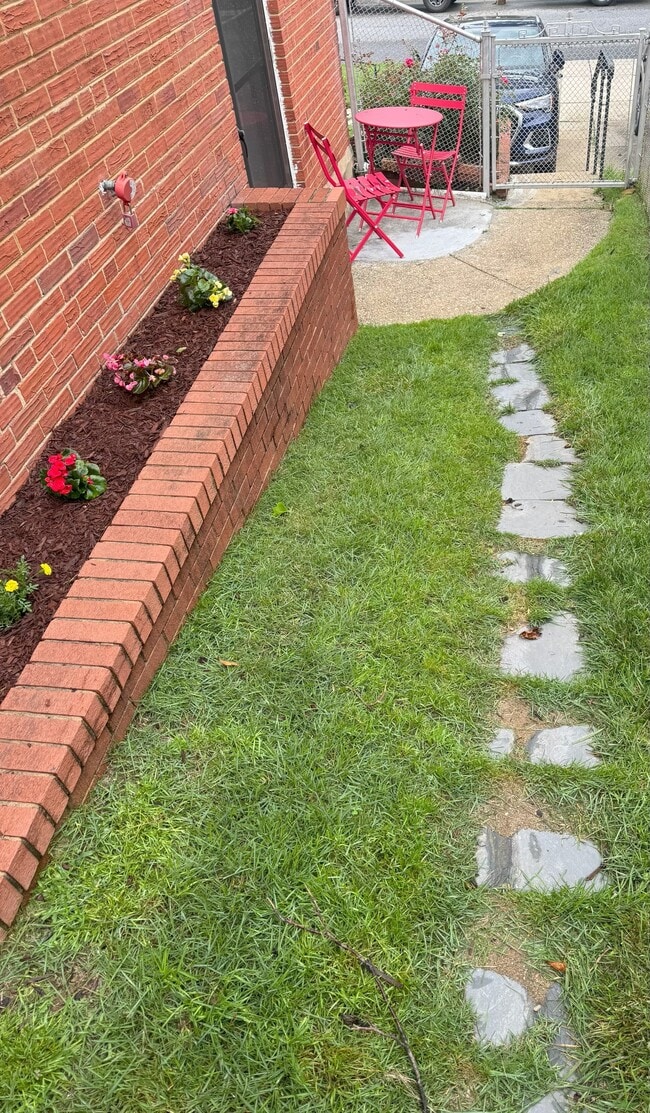 914 Daleview Dr in Silver Spring, MD - Foto de edificio - Building Photo