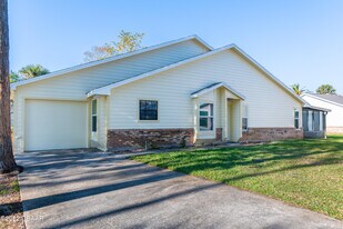 157 Bob White Ct in Daytona Beach, FL - Building Photo