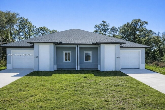 2423 Milton Ave S in Lehigh Acres, FL - Foto de edificio - Building Photo
