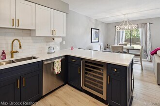 1131 Indianwood Trail in Walled Lake, MI - Building Photo - Building Photo