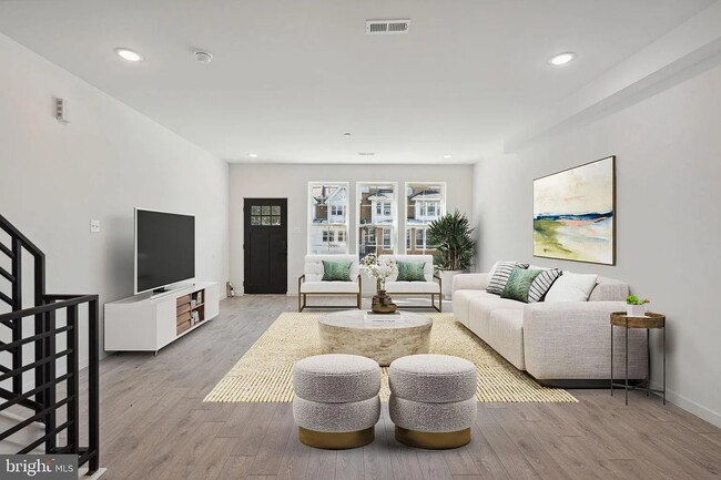 5608 Florence Ave in Philadelphia, PA - Building Photo - Building Photo